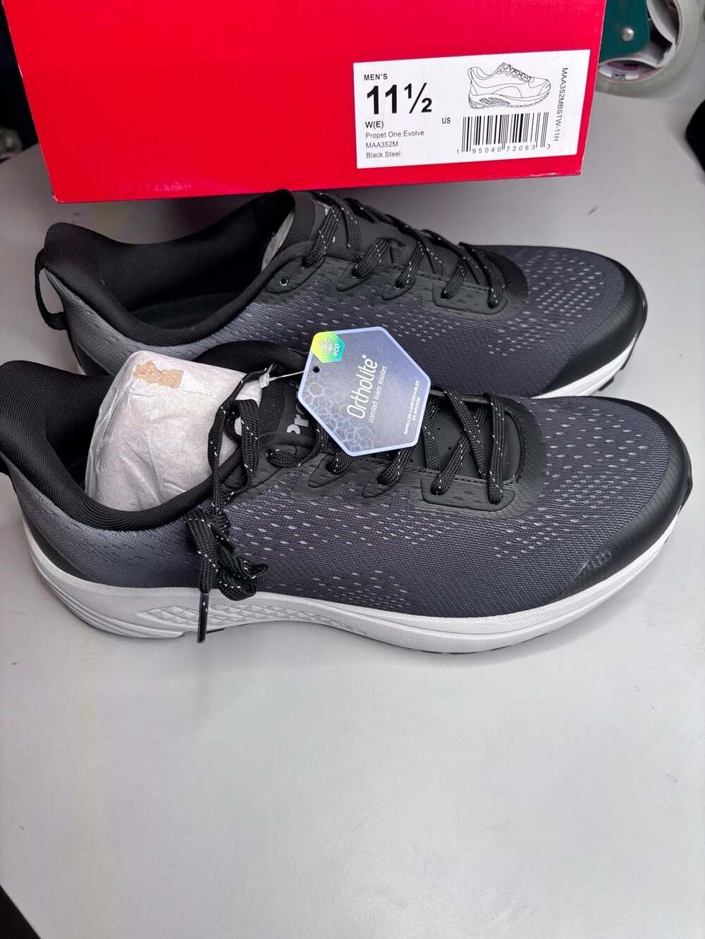 Propét One Evolve Men's Athletic Sneakers in Black Steel size 11.5